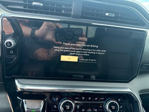 Used 2024 GMC Sierra 1500 Denali w/ Technology Package AWD/4WD image 23