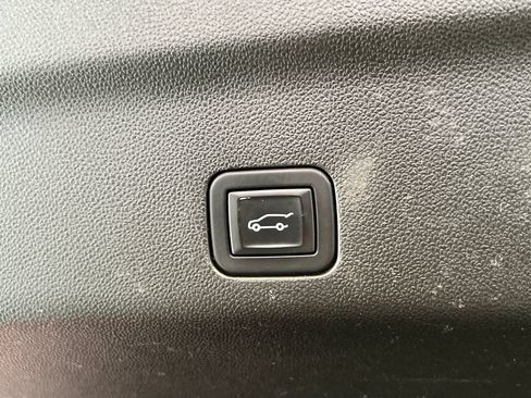 Used 2023 Chevrolet Tahoe Z71 w/ Luxury Package AWD/4WD image 49