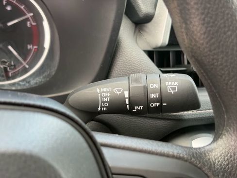 Used 2025 Toyota RAV4 XLE AWD/4WD image 17