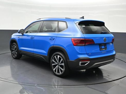 Used 2022 Volkswagen Taos SE FWD image 3