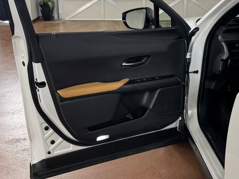 Used 2023 Lexus UX 250h Premium AWD image 16