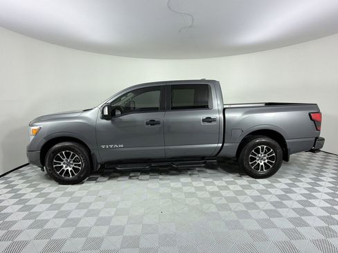 Used 2024 Nissan Titan SV w/ SV Convenience Package RWD image 2