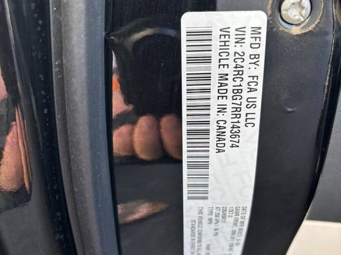Used 2024 Chrysler Pacifica Touring-L FWD image 22