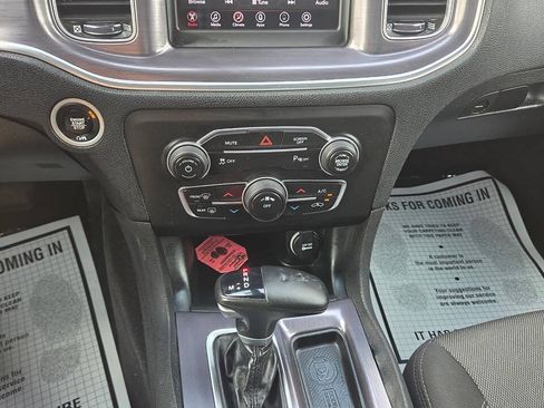 Used 2018 Dodge Charger SXT RWD image 8
