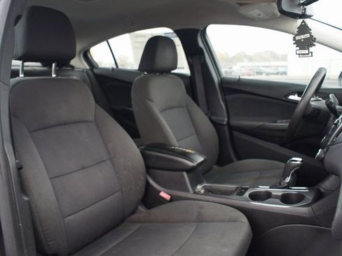 Used 2017 Chevrolet Cruze LT w/ Convenience Package image 16