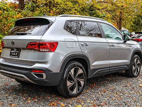 Used 2024 Volkswagen Taos SE image 6