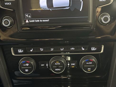 Used 2017 Volkswagen Golf R 4-Door AWD/4WD image 34