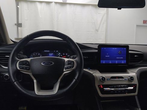 Used 2022 Ford Explorer XLT image 22