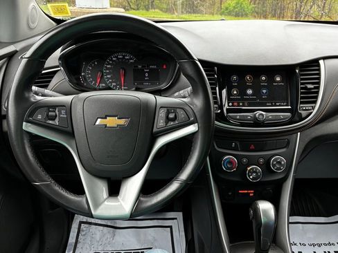 Used 2019 Chevrolet Trax LT w/ LT Convenience Package FWD image 19