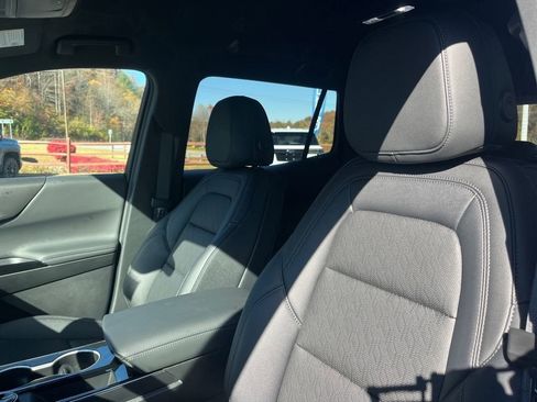 New 2026 Chevrolet Equinox LT w/ Convenience Package II image 8