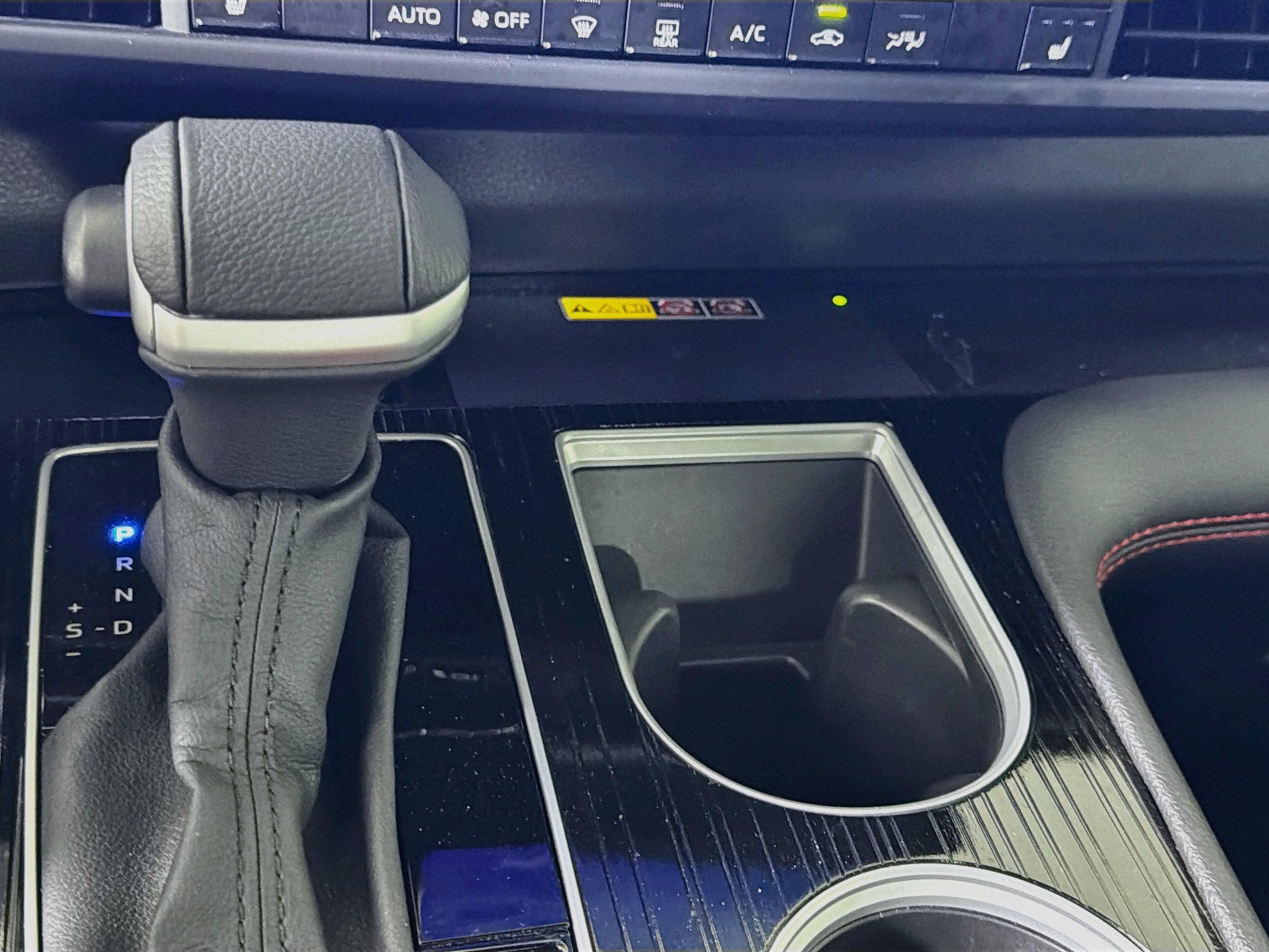 Used 2025 Toyota Sienna XSE FWD image 23