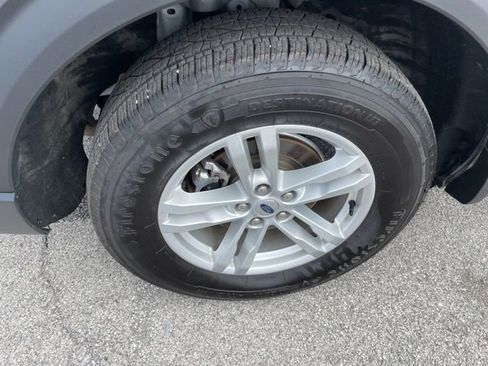 Used 2023 Ford Explorer XLT image 17