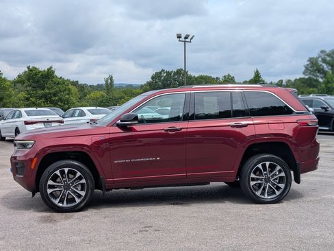 Used 2023 Jeep Grand Cherokee Overland w/ Advanced Protech Group III AWD/4WD image 6
