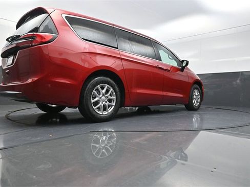 New 2026 Chrysler Pacifica Select image 23