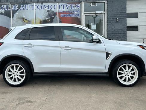 Used 2022 Mitsubishi Outlander Sport SE image 2