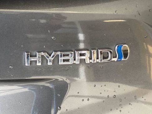 Used 2018 Toyota Prius One w/ Carpet Mat Package FWD image 12