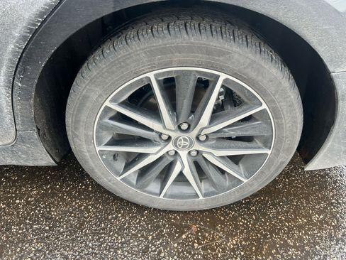 Used 2023 Toyota Camry SE image 3