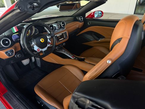 Used 2017 Ferrari California T RWD image 26