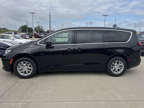 New 2026 Chrysler Pacifica Select image 14