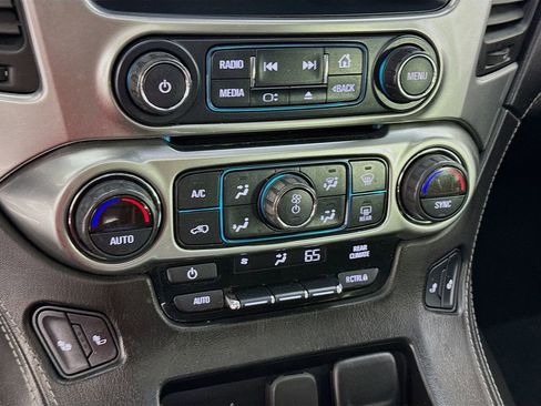 Used 2018 Chevrolet Suburban LT image 21