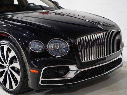 Used 2022 Bentley Flying Spur V8 image 24