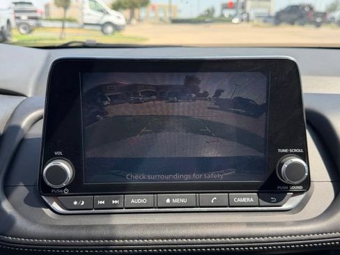 Used 2025 Nissan Rogue SV FWD image 16