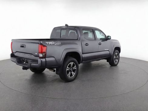 Used 2016 Toyota Tacoma TRD Sport w/ Towing Package AWD/4WD image 7