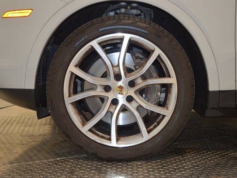 Certified 2021 Porsche Cayenne Coupe image 13