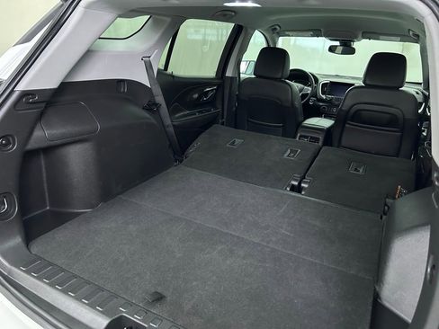 Used 2023 GMC Terrain SLT image 21