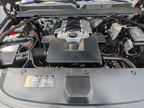 Used 2017 Cadillac Escalade ESV Luxury image 25