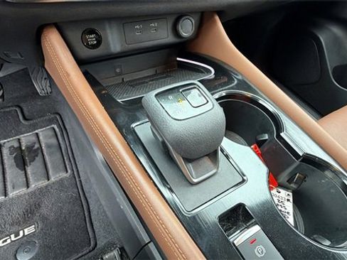 Used 2025 Nissan Rogue Platinum w/ Tech Package image 24