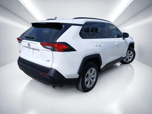 Used 2021 Toyota RAV4 LE FWD image 4