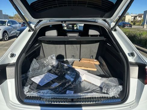 New 2026 Audi Q8 Premium Plus image 18