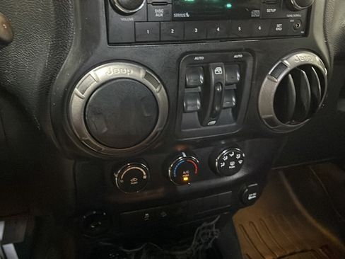 Used 2014 Jeep Wrangler Unlimited Sport w/ Power Convenience Group AWD/4WD image 9