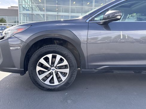 Used 2023 Subaru Outback Premium AWD/4WD image 9