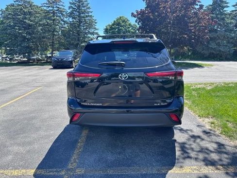 Used 2023 Toyota Highlander XLE AWD/4WD image 4