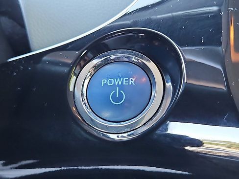 Used 2019 Toyota Prius LE AWD/4WD image 22