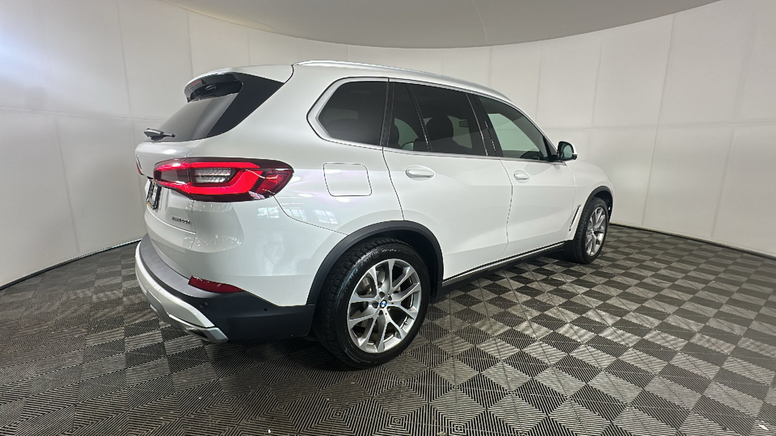 Used 2023 BMW X5 xDrive40i AWD/4WD image 3