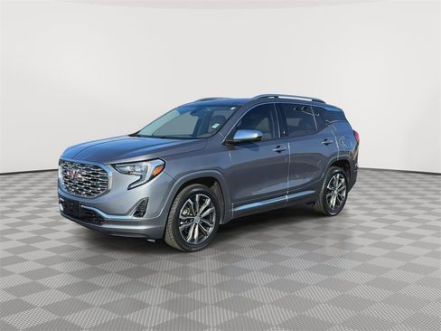 Used 2019 GMC Terrain Denali w/ Advanced Safety Package image 4