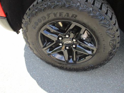 Used 2024 Chevrolet Silverado 1500 LT Trail Boss AWD/4WD image 9