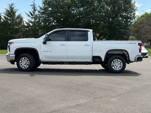 Used 2021 Chevrolet Silverado 2500 LT w/ Fleet Comfort Package AWD/4WD image 3