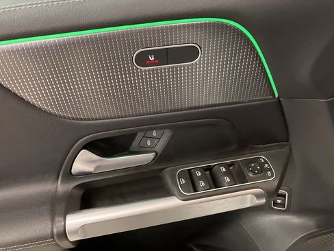 Used 2022 Mercedes-Benz GLB 250 GLB 250 image 12