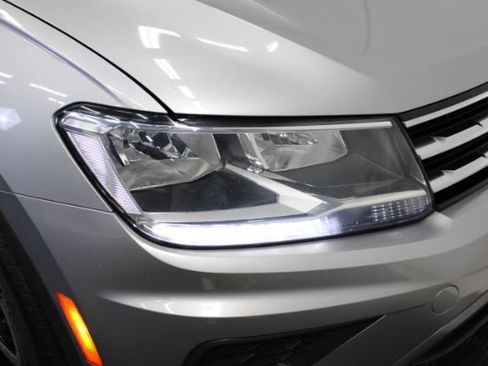 Used 2021 Volkswagen Tiguan SE w/ Panoramic Sunroof Package FWD image 27