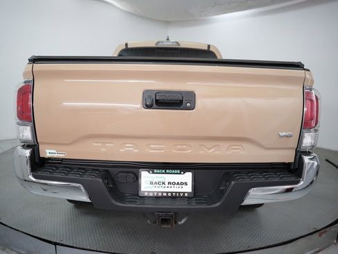 Used 2020 Toyota Tacoma TRD Off-Road image 8