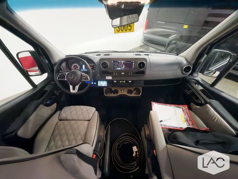 Used 2022 Mercedes-Benz Sprinter 2500 image 26