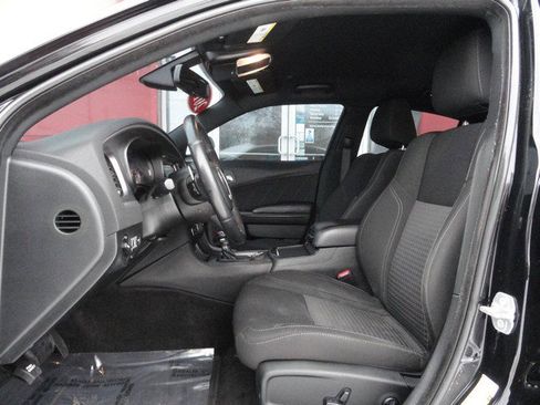 Used 2019 Dodge Charger SXT w/ Blacktop Package image 9
