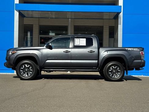 Used 2021 Toyota Tacoma TRD Off-Road w/ Technology Package RWD image 9