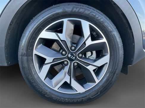 Used 2020 Kia Sportage EX image 16