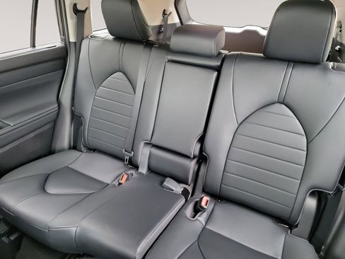 New 2023 Toyota Highlander XLE AWD/4WD image 13