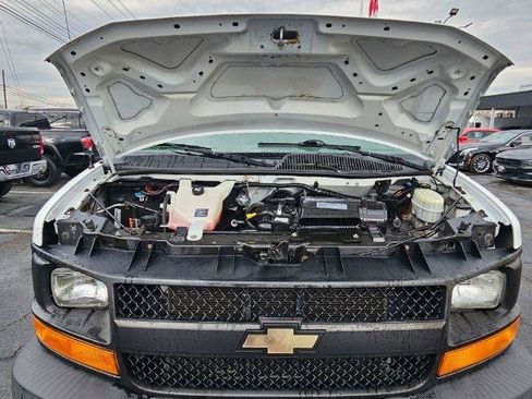 Used 2017 Chevrolet Express 2500 RWD image 28